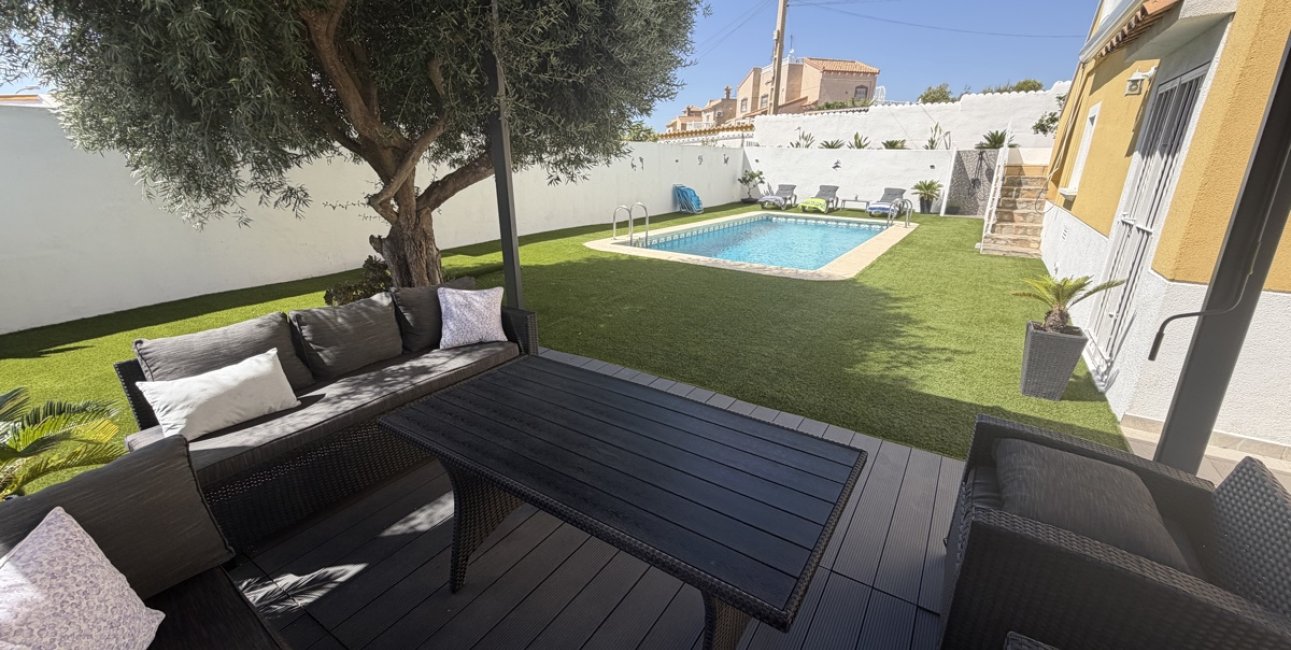 Resale - Villa -
Orihuela Costa - Villamartin