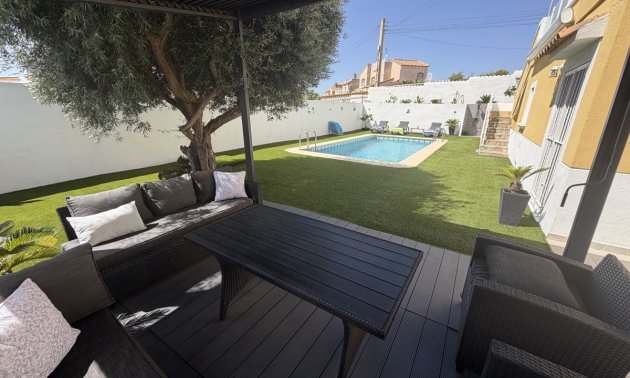 Resale - Villa -
Orihuela Costa - Villamartin