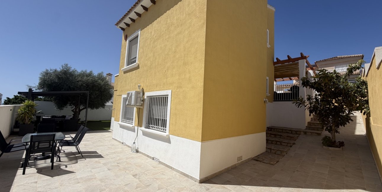 Resale - Villa -
Orihuela Costa - Villamartin