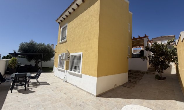 Resale - Villa -
Orihuela Costa - Villamartin