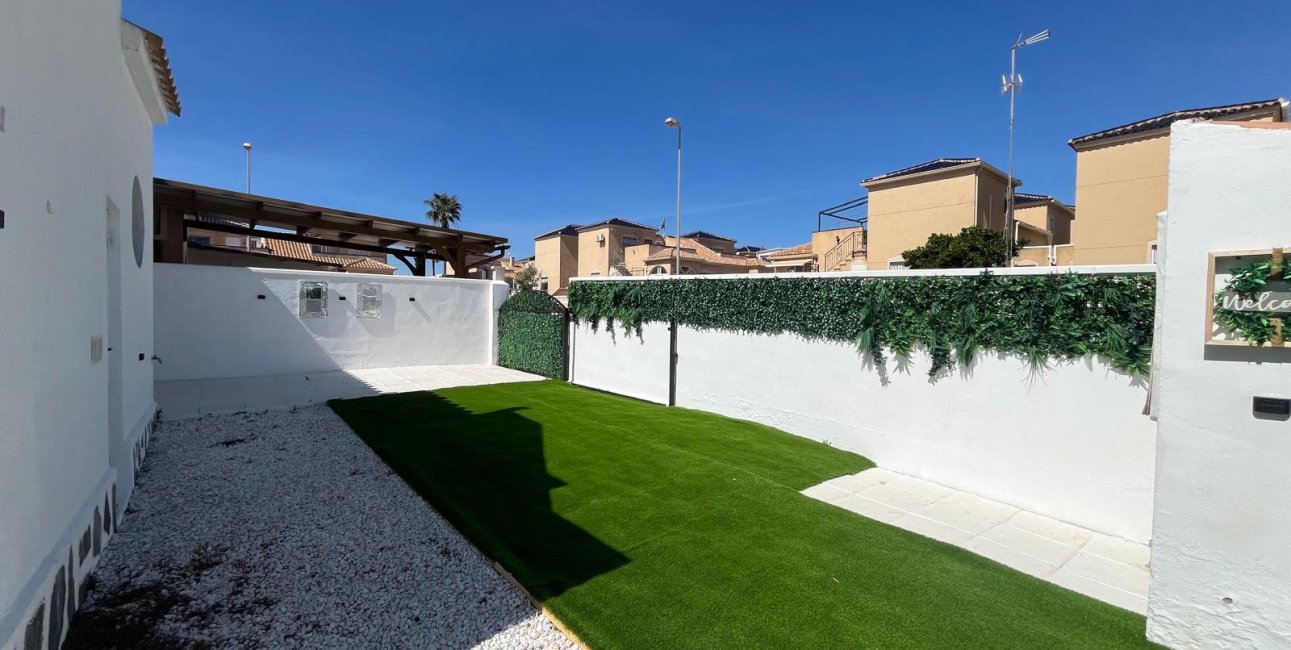 Resale - Townhouse -
Orihuela Costa - Punta Prima