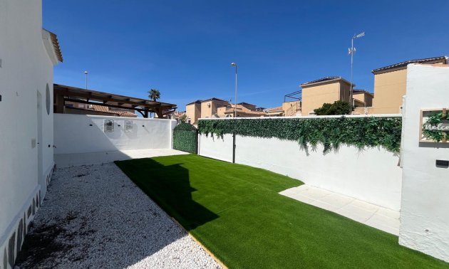 Resale - Townhouse -
Orihuela Costa - Punta Prima
