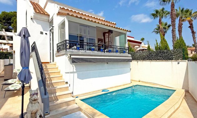 Resale - Villa -
Orihuela Costa - Villamartin