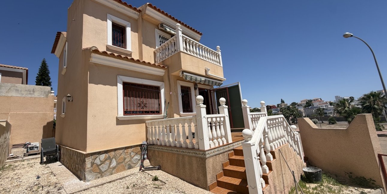 Resale - Villa -
Orihuela Costa - Villamartin