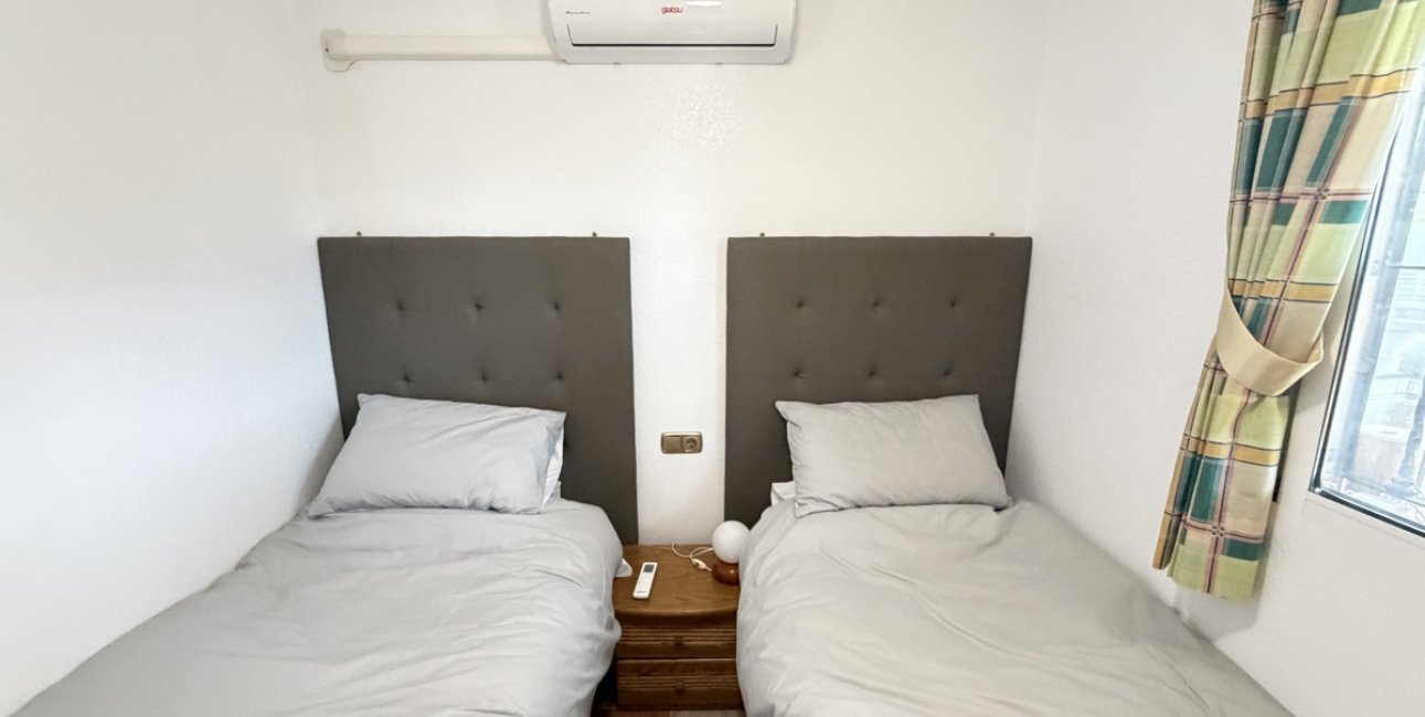 Rynek wtórny - Bungalowy -
Orihuela Costa - La Zenia