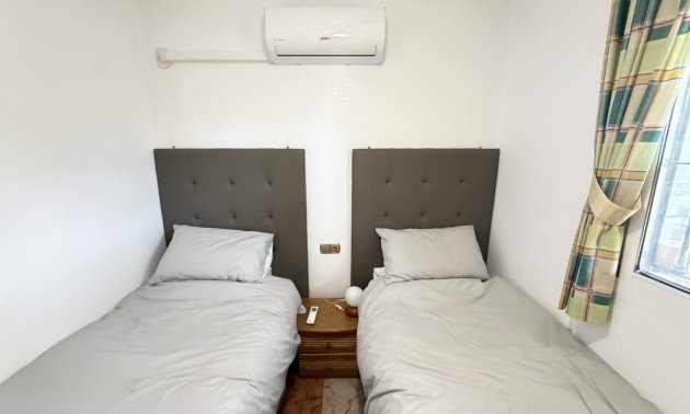 Rynek wtórny - Bungalowy -
Orihuela Costa - La Zenia