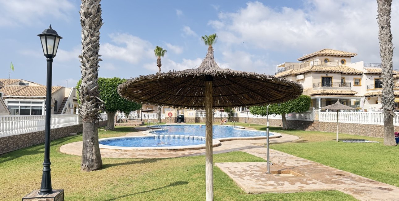 Rynek wtórny - Bungalowy -
Orihuela Costa - La Zenia