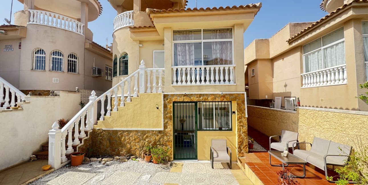 Resale - Villa -
Orihuela Costa - Villamartin