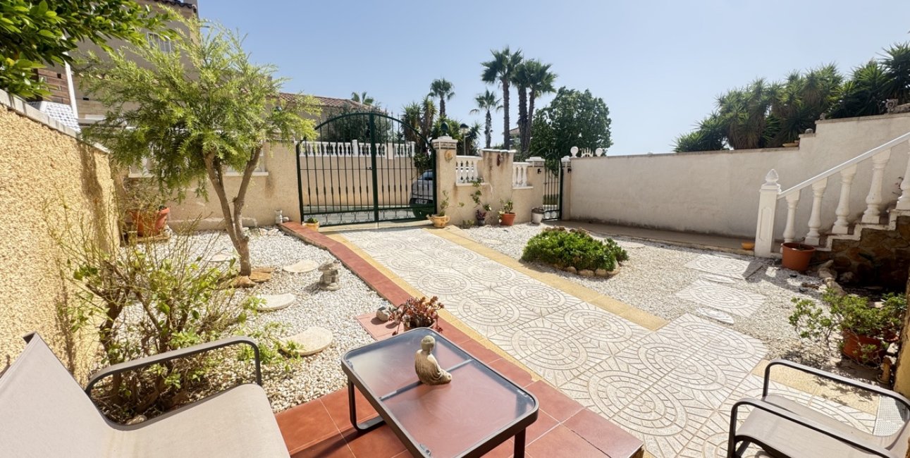 Resale - Villa -
Orihuela Costa - Villamartin