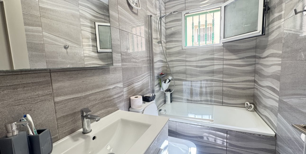 Resale - Villa -
Orihuela Costa - Villamartin
