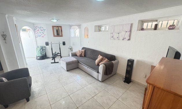 Resale - Villa -
Orihuela Costa - Villamartin