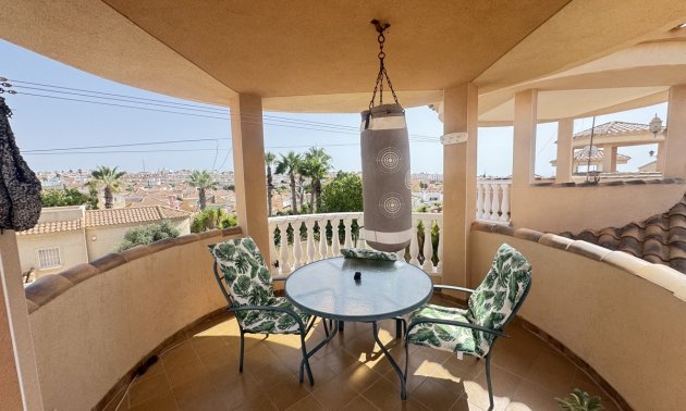 Resale - Villa -
Orihuela Costa - Villamartin