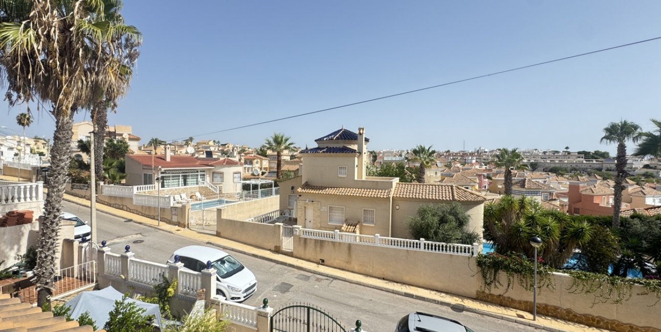 Resale - Villa -
Orihuela Costa - Villamartin