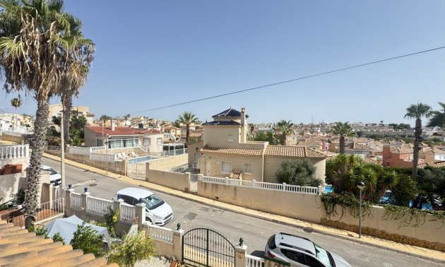 Resale - Villa -
Orihuela Costa - Villamartin