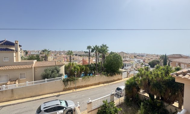 Resale - Villa -
Orihuela Costa - Villamartin