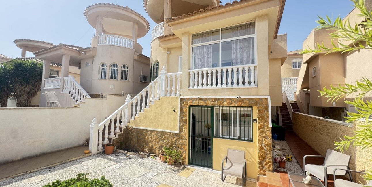 Resale - Villa -
Orihuela Costa - Villamartin