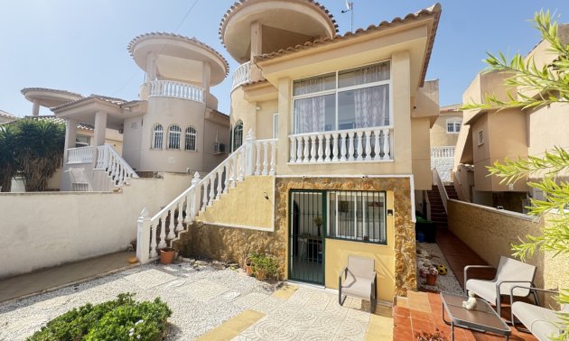 Resale - Villa -
Orihuela Costa - Villamartin
