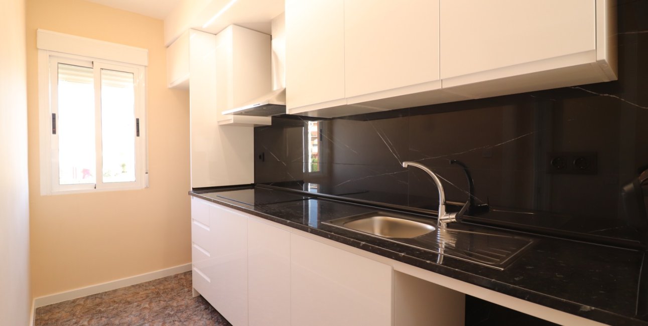 Resale - Apartment / flat -
Orihuela Costa - Punta Prima