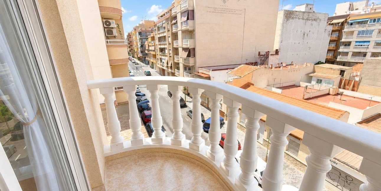 Resale - Apartment / flat -
Torrevieja - Playa del Cura