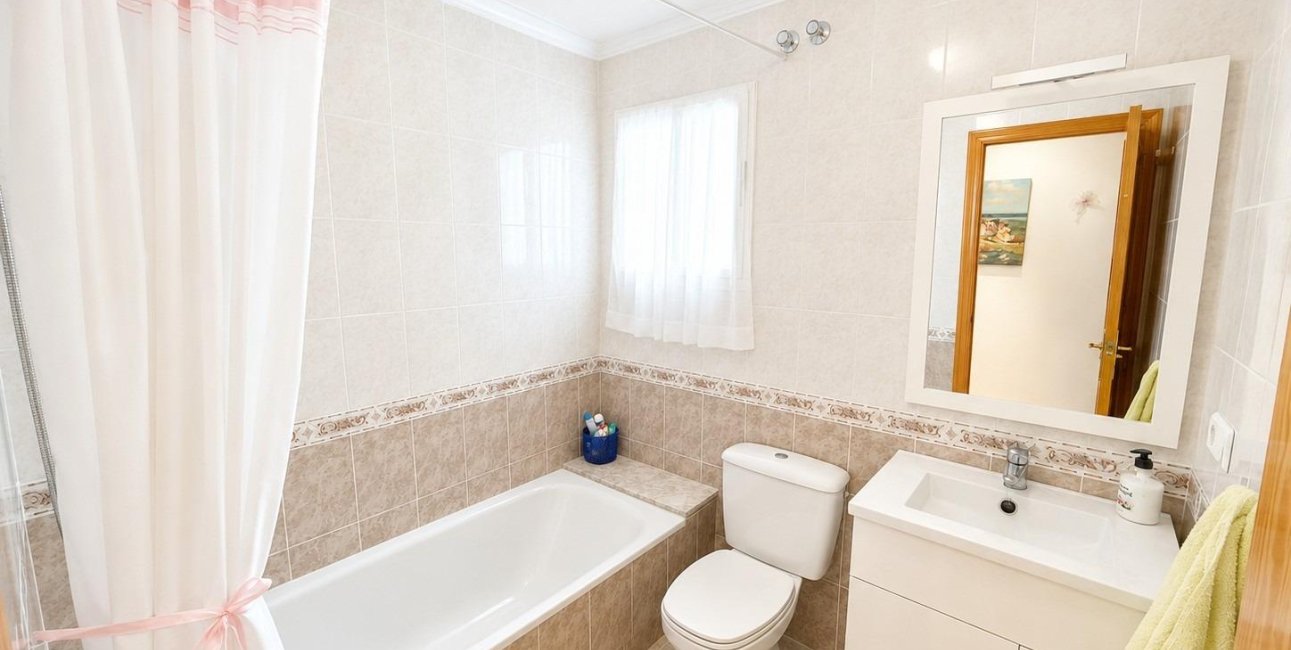 Resale - Apartment / flat -
Torrevieja - Playa del Cura