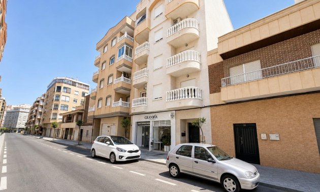 Resale - Apartment / flat -
Torrevieja - Playa del Cura