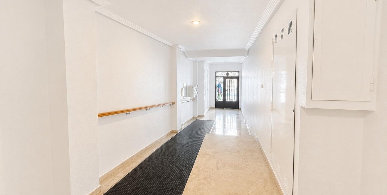 Resale - Apartment / flat -
Torrevieja - Playa del Cura