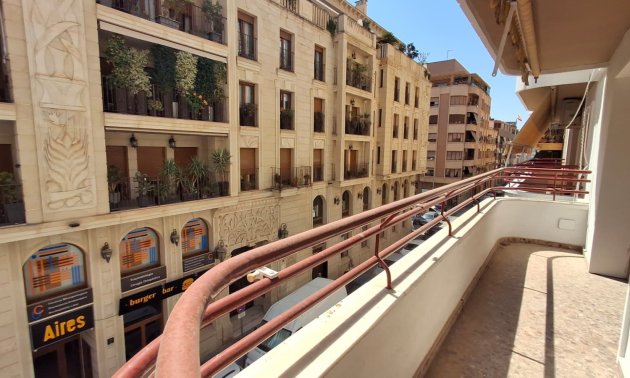 Resale - Apartment / flat -
Orihuela - Orihuela - City