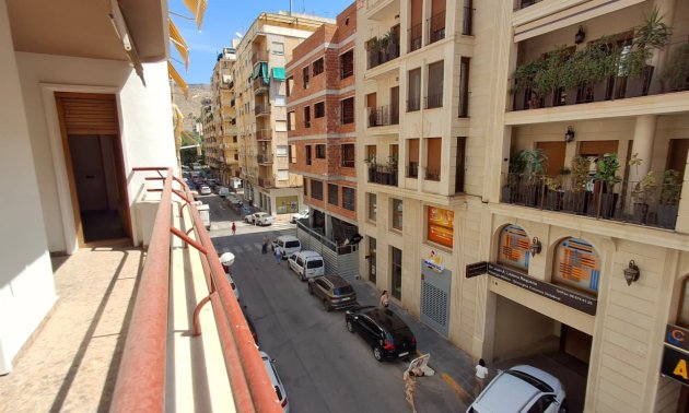 Resale - Apartment / flat -
Orihuela - Orihuela - City