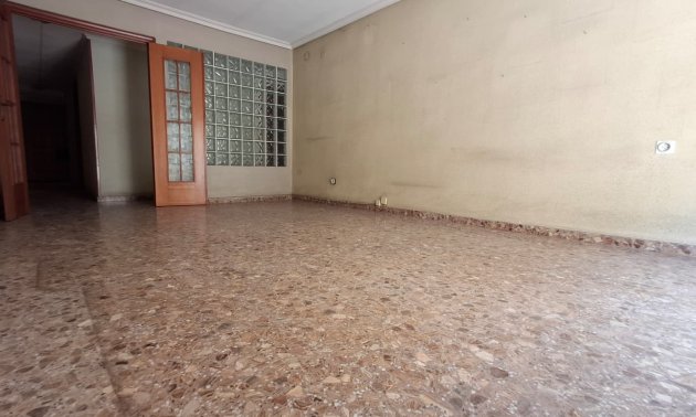 Resale - Apartment / flat -
Orihuela - Orihuela - City