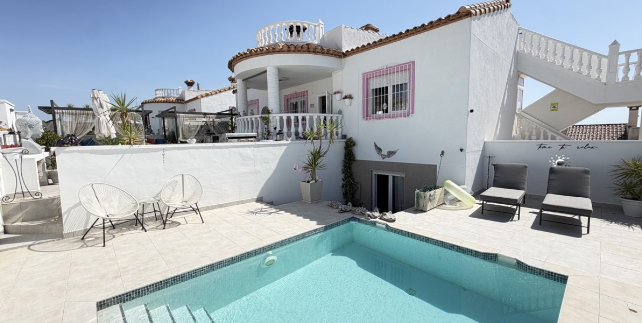 Resale - Villa -
San Miguel de Salinas - Lake View Mansions