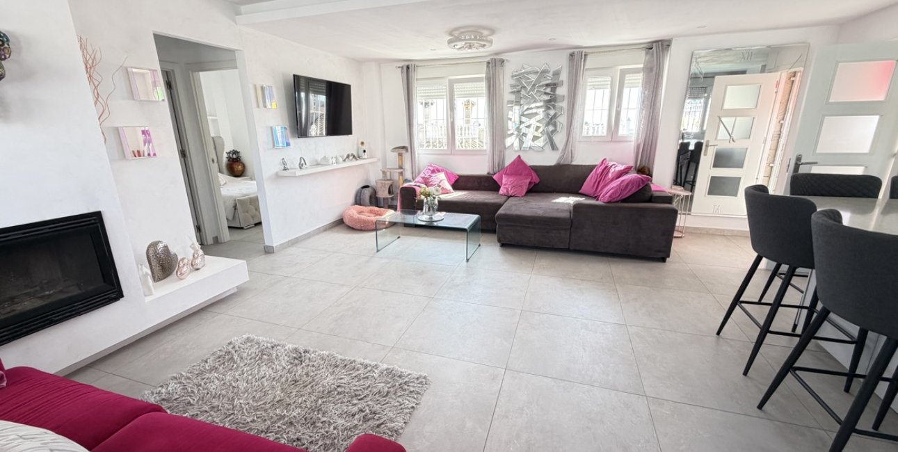 Resale - Villa -
San Miguel de Salinas - Lake View Mansions