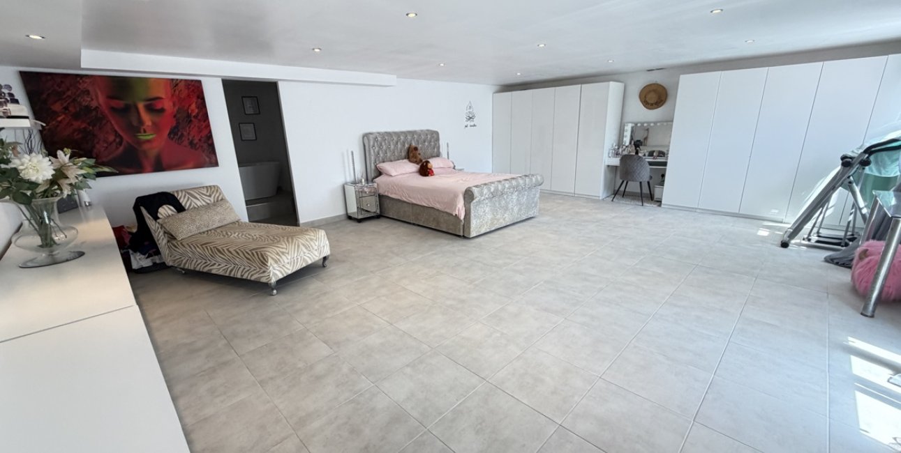 Resale - Villa -
San Miguel de Salinas - Lake View Mansions