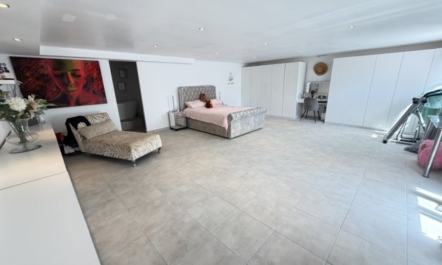 Resale - Villa -
San Miguel de Salinas - Lake View Mansions