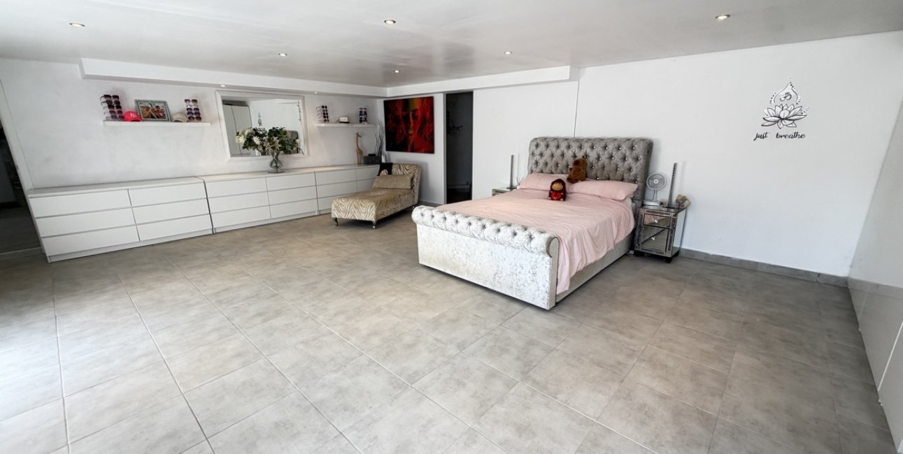 Resale - Villa -
San Miguel de Salinas - Lake View Mansions