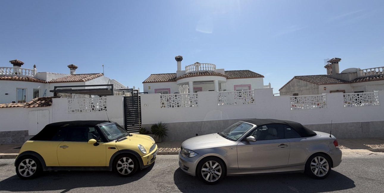 Resale - Villa -
San Miguel de Salinas - Lake View Mansions