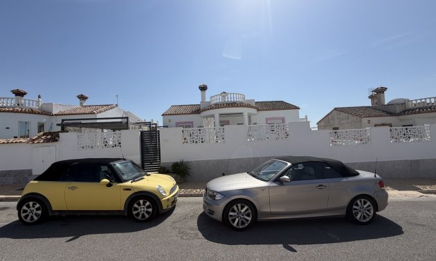Resale - Villa -
San Miguel de Salinas - Lake View Mansions