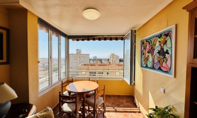 Reventa - Apartamento / piso -
Torrevieja - Aguas nuevas 1