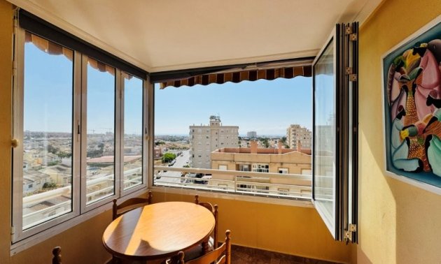 Reventa - Apartamento / piso -
Torrevieja - Aguas nuevas 1