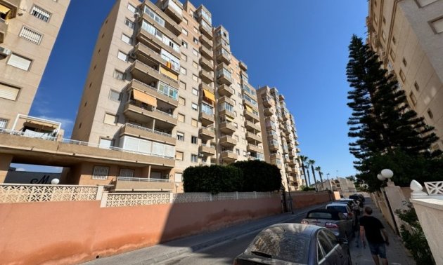 Reventa - Apartamento / piso -
Torrevieja - Aguas nuevas 1