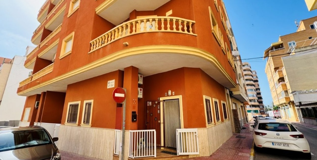Resale - Apartment / flat -
Torrevieja - La Mata