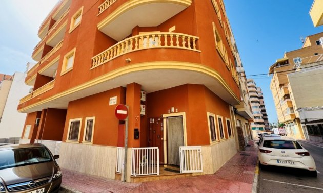 Resale - Apartment / flat -
Torrevieja - La Mata