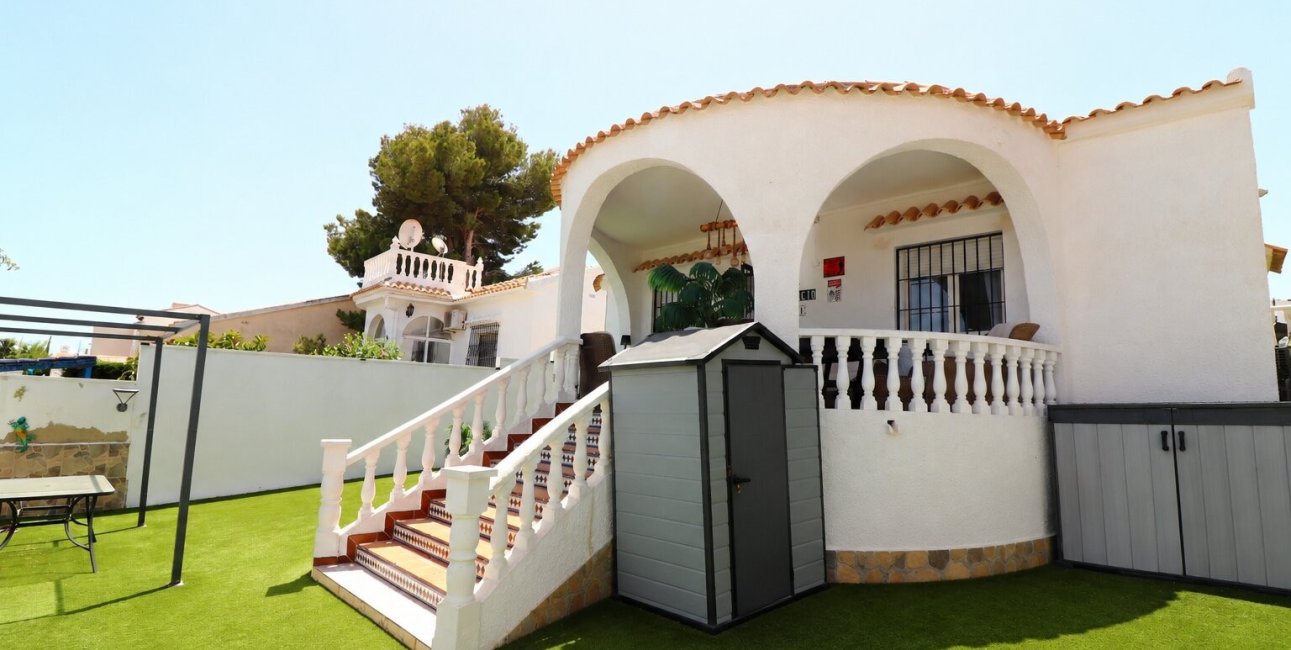 Resale - Villa -
Orihuela Costa - Villamartin