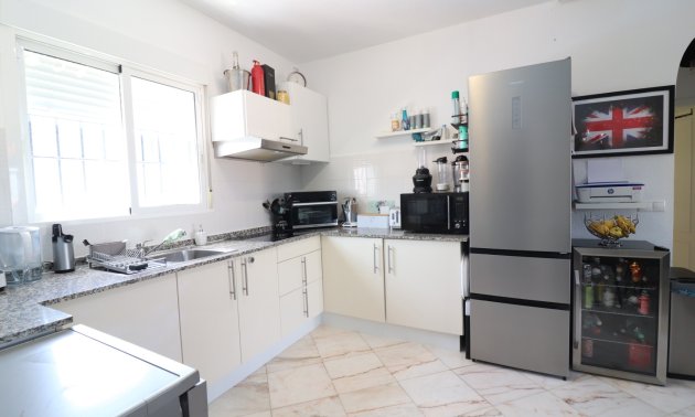 Resale - Villa -
Orihuela Costa - Villamartin