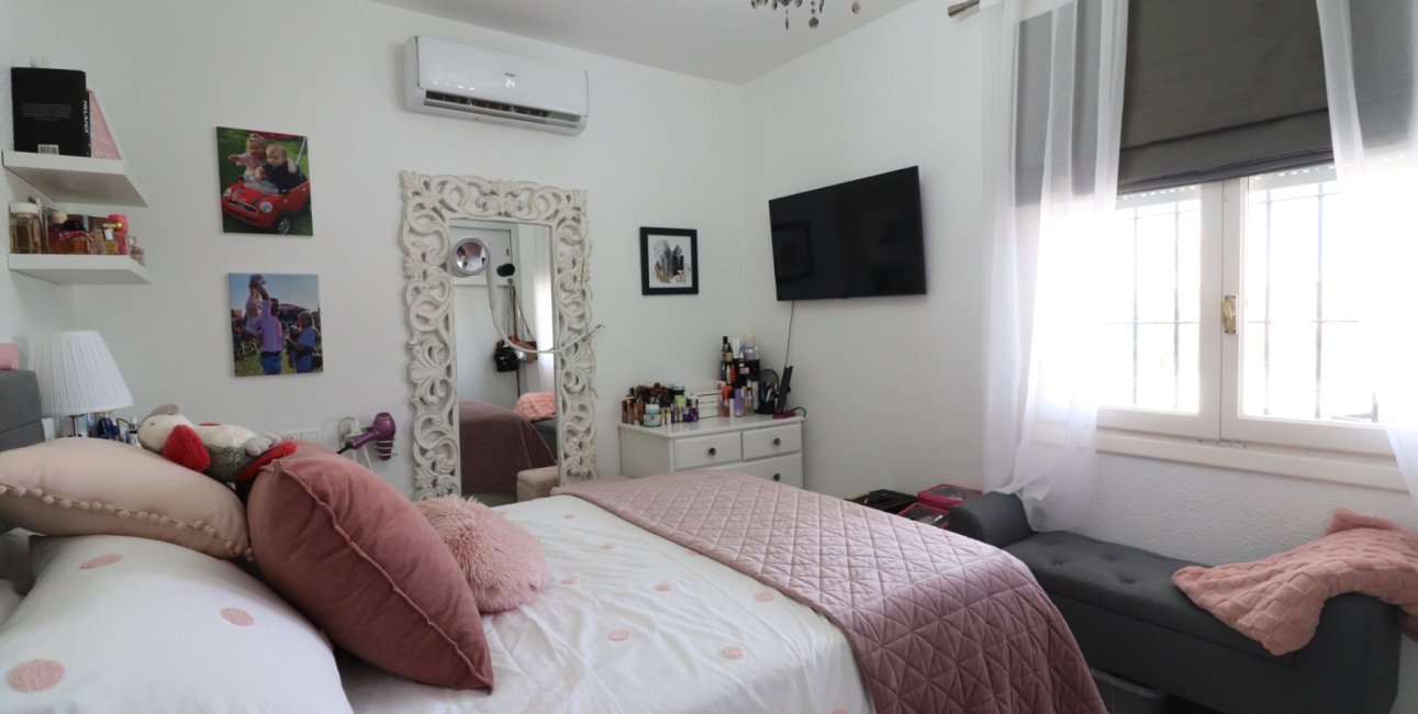 Resale - Villa -
Orihuela Costa - Villamartin