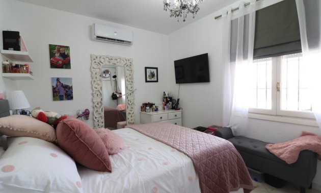 Resale - Villa -
Orihuela Costa - Villamartin