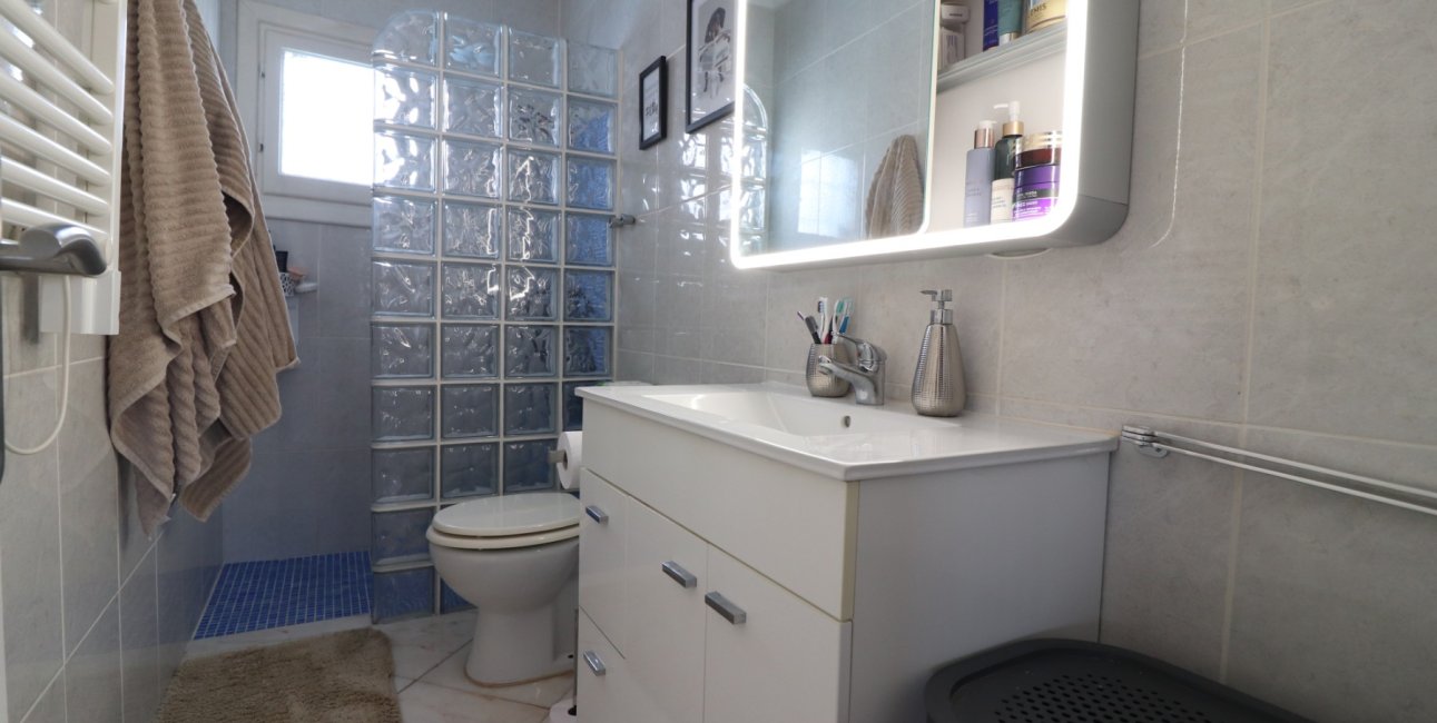 Resale - Villa -
Orihuela Costa - Villamartin