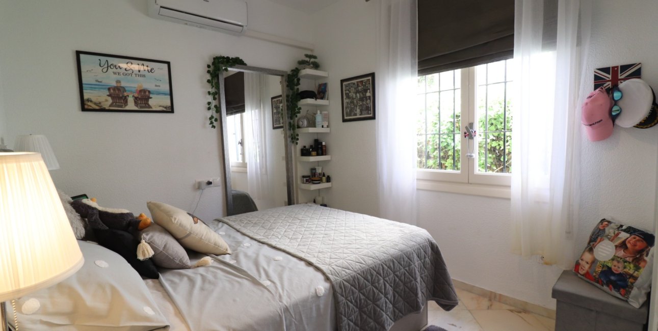 Resale - Villa -
Orihuela Costa - Villamartin