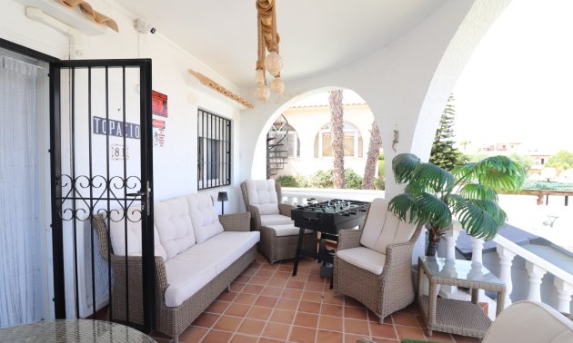 Resale - Villa -
Orihuela Costa - Villamartin
