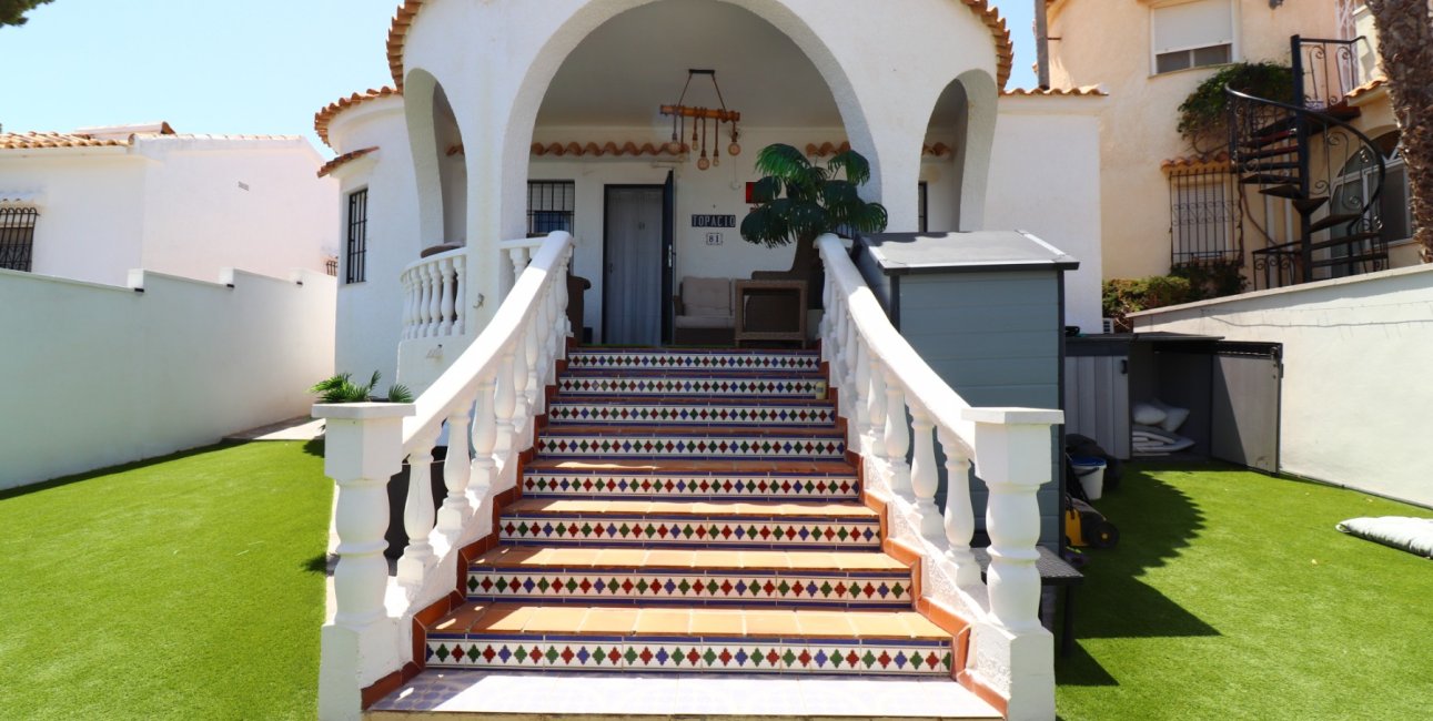 Resale - Villa -
Orihuela Costa - Villamartin