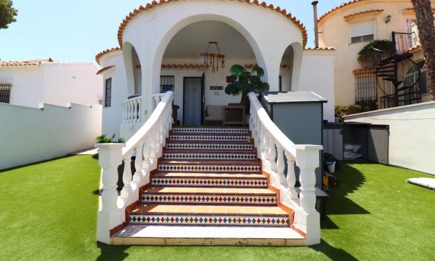 Resale - Villa -
Orihuela Costa - Villamartin